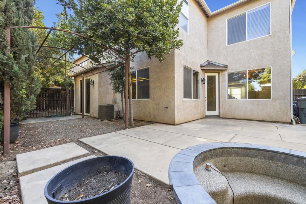 4129 W Cherry Tree Ln, Fresno, CA 93722