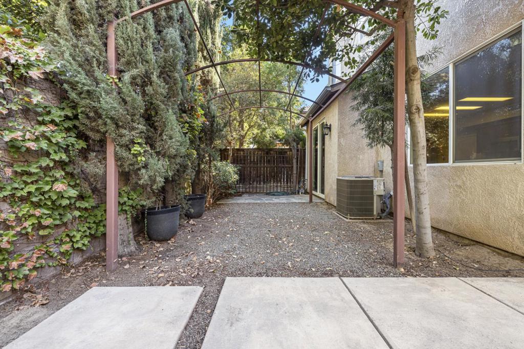 4129 W Cherry Tree Ln, Fresno, CA 93722