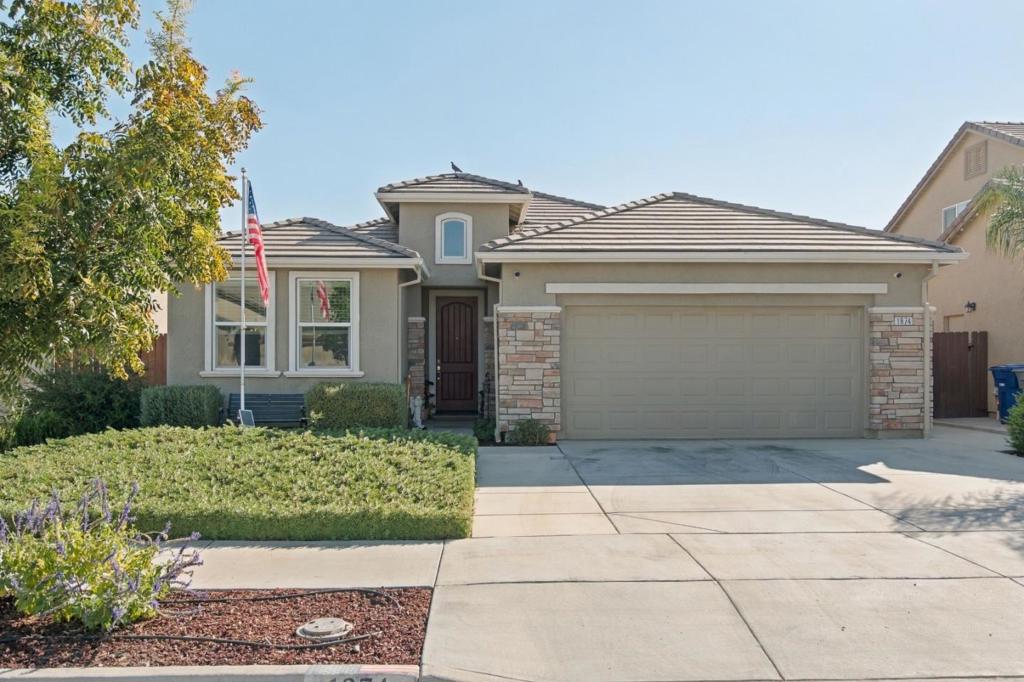 1874 Summit Dr, Los Banos, CA 93635