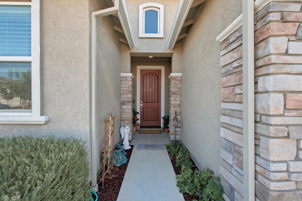 1874 Summit Dr, Los Banos, CA 93635