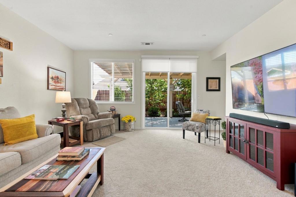 1874 Summit Dr, Los Banos, CA 93635