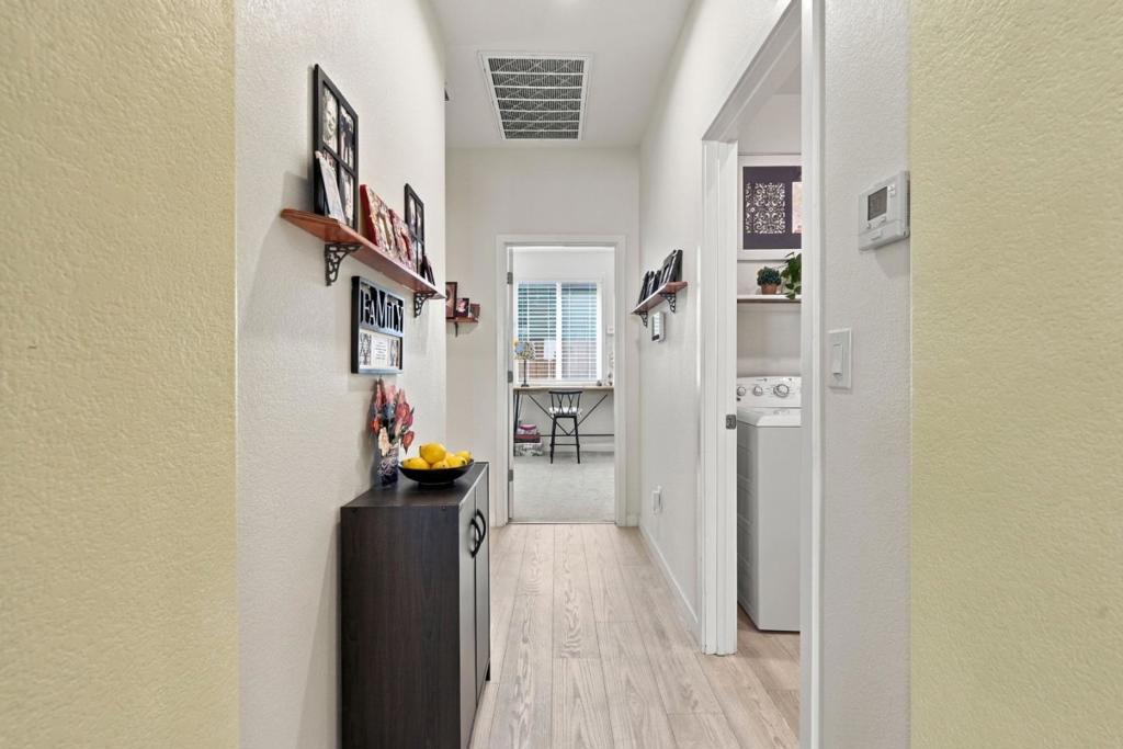 1874 Summit Dr, Los Banos, CA 93635
