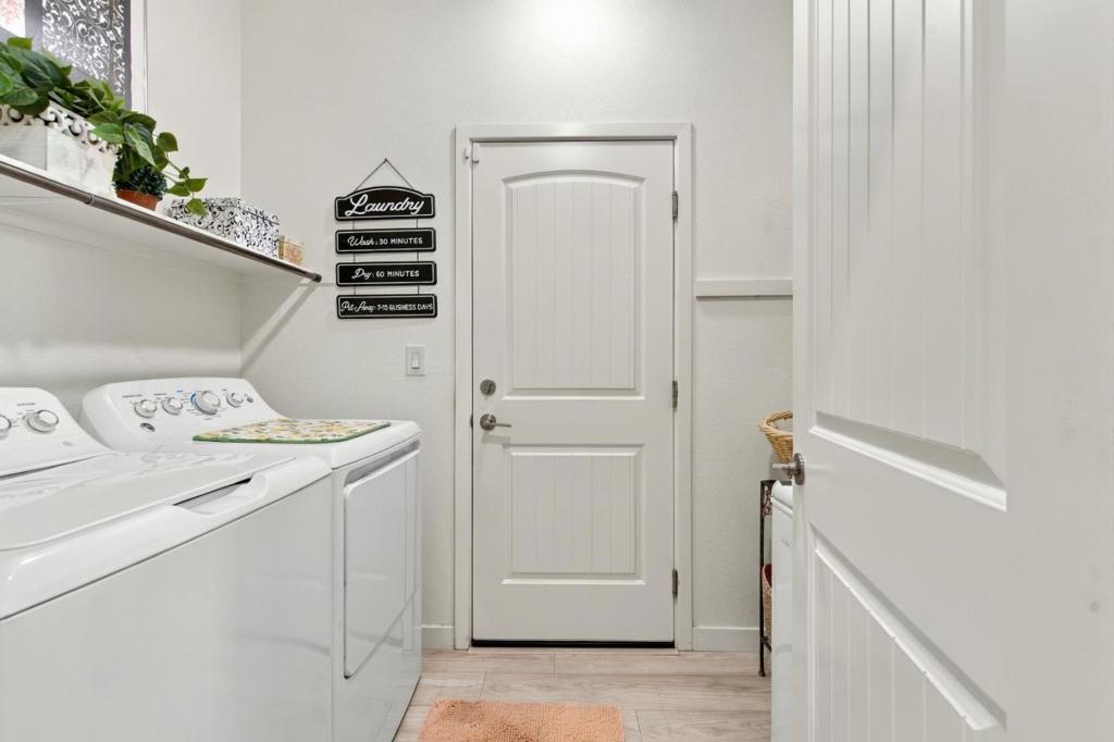 1874 Summit Dr, Los Banos, CA 93635