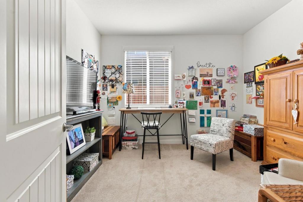 1874 Summit Dr, Los Banos, CA 93635