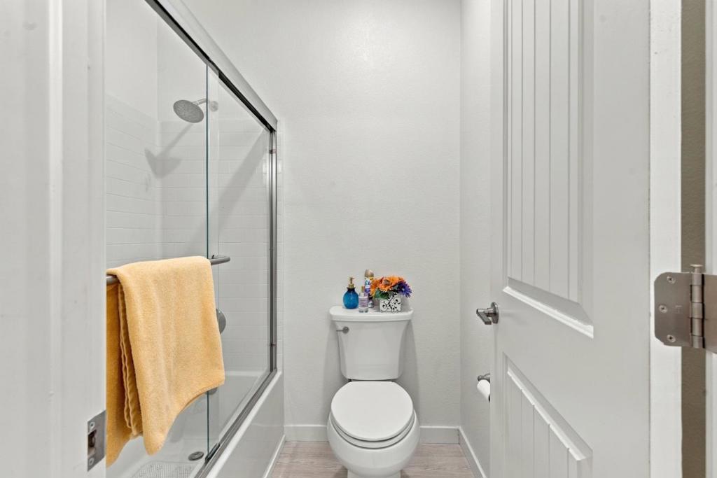 1874 Summit Dr, Los Banos, CA 93635