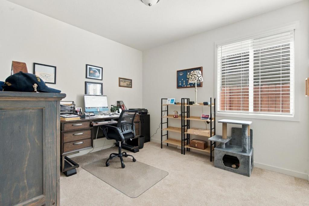 1874 Summit Dr, Los Banos, CA 93635