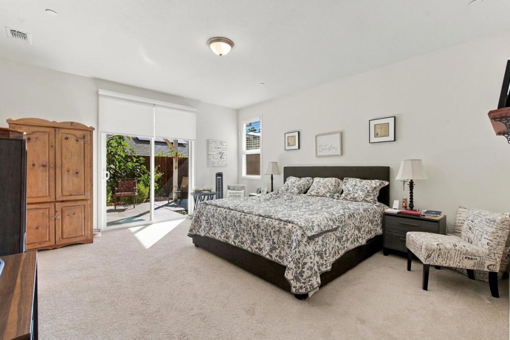 1874 Summit Dr, Los Banos, CA 93635