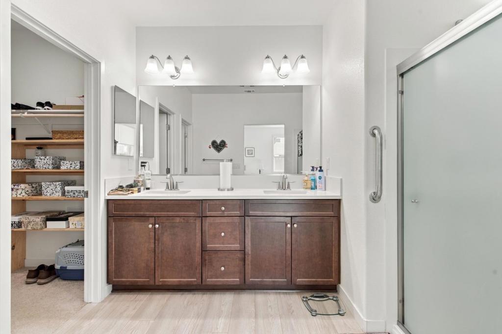 1874 Summit Dr, Los Banos, CA 93635