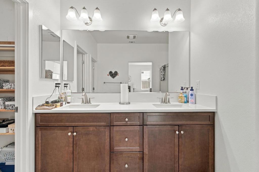1874 Summit Dr, Los Banos, CA 93635