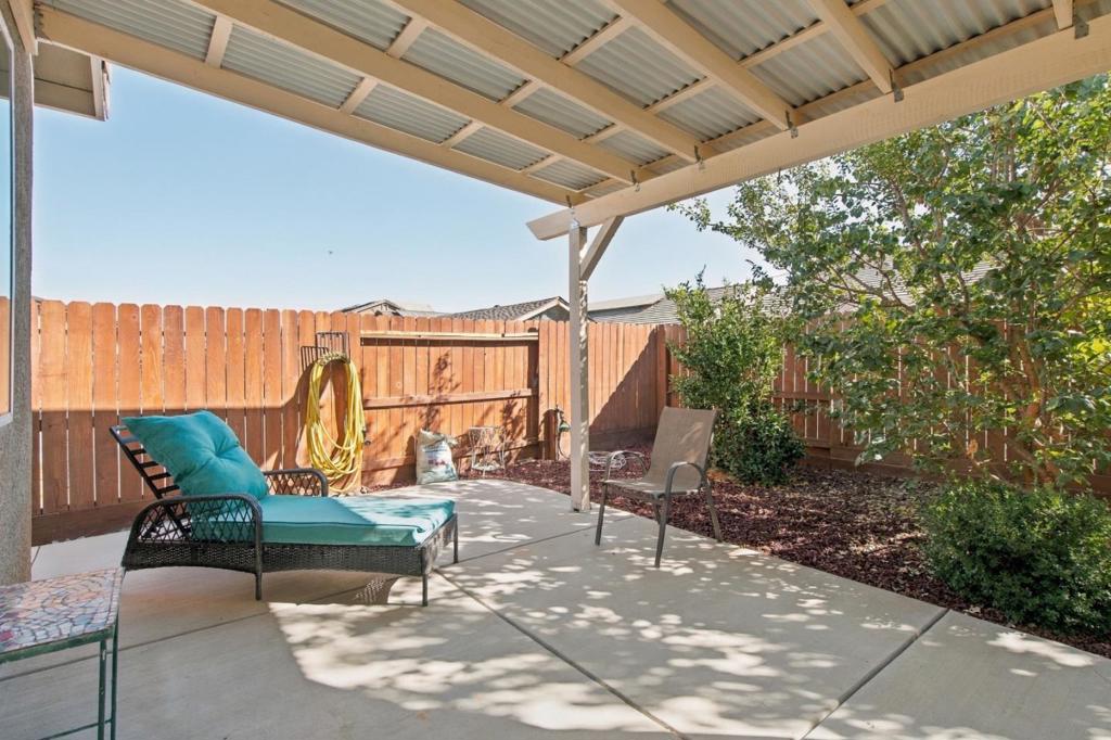 1874 Summit Dr, Los Banos, CA 93635