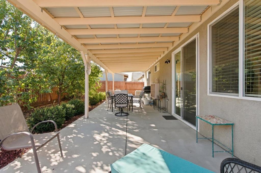 1874 Summit Dr, Los Banos, CA 93635