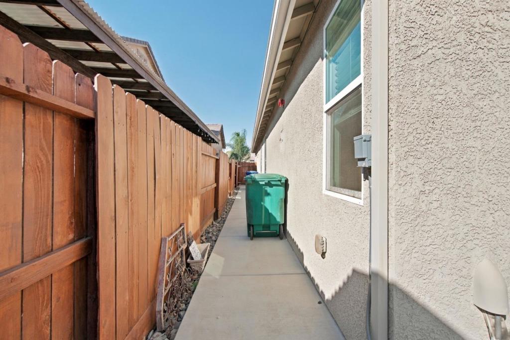 1874 Summit Dr, Los Banos, CA 93635