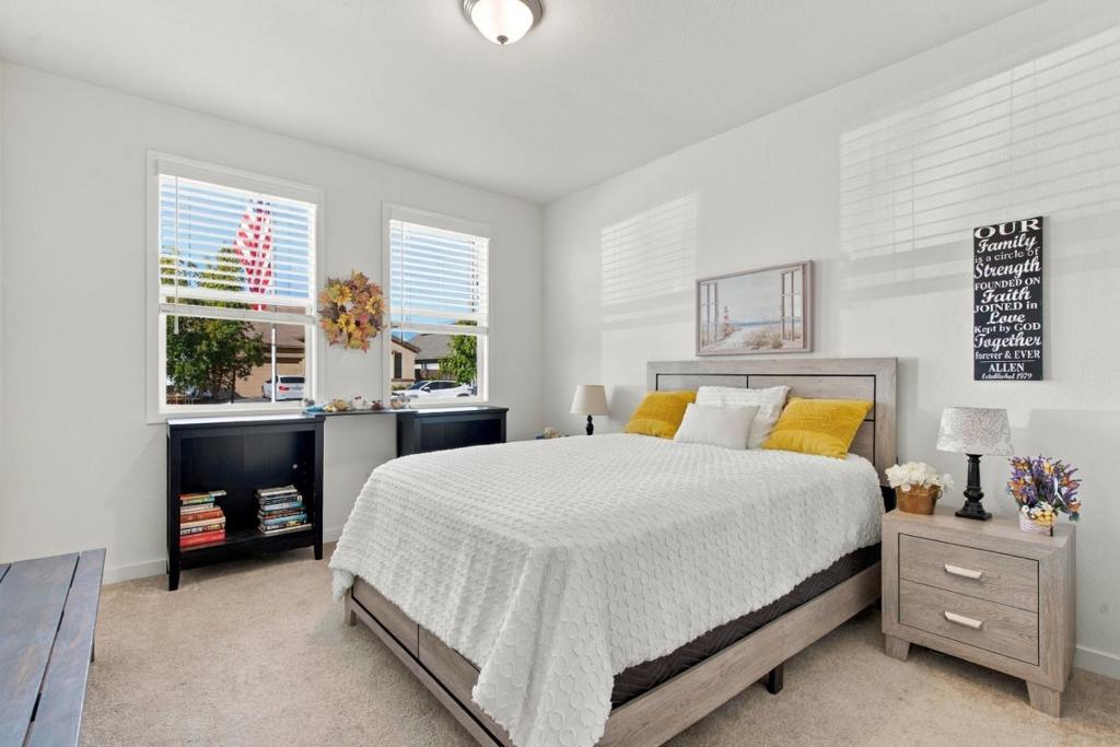 1874 Summit Dr, Los Banos, CA 93635