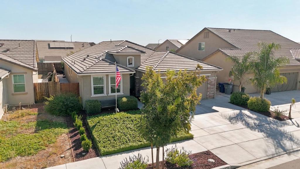1874 Summit Dr, Los Banos, CA 93635