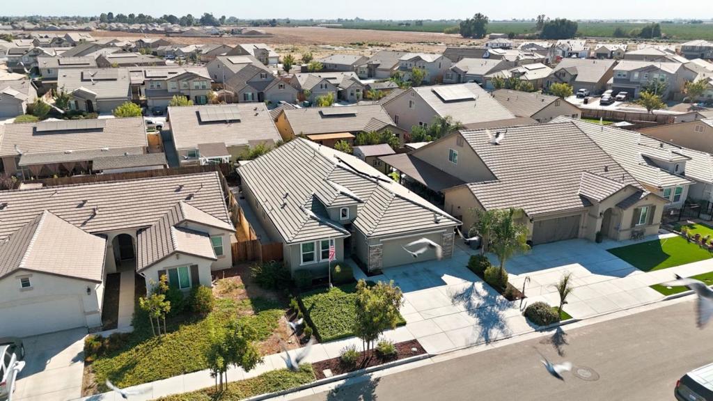 1874 Summit Dr, Los Banos, CA 93635