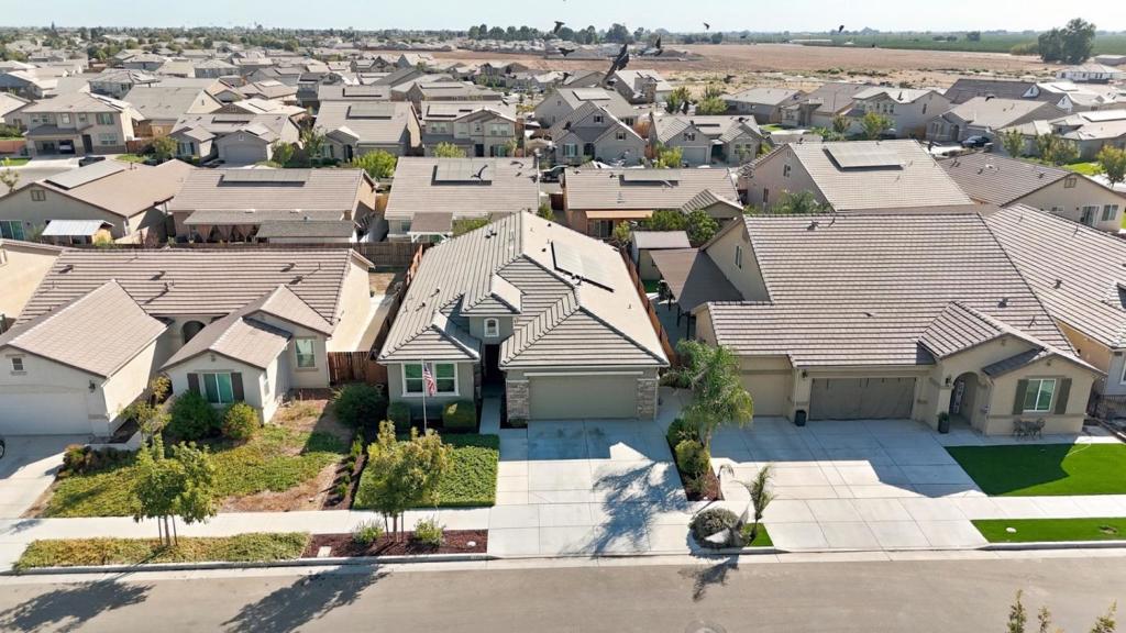 1874 Summit Dr, Los Banos, CA 93635
