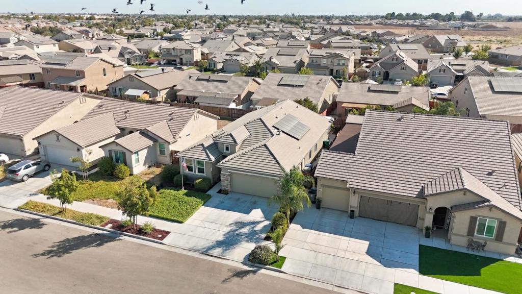 1874 Summit Dr, Los Banos, CA 93635