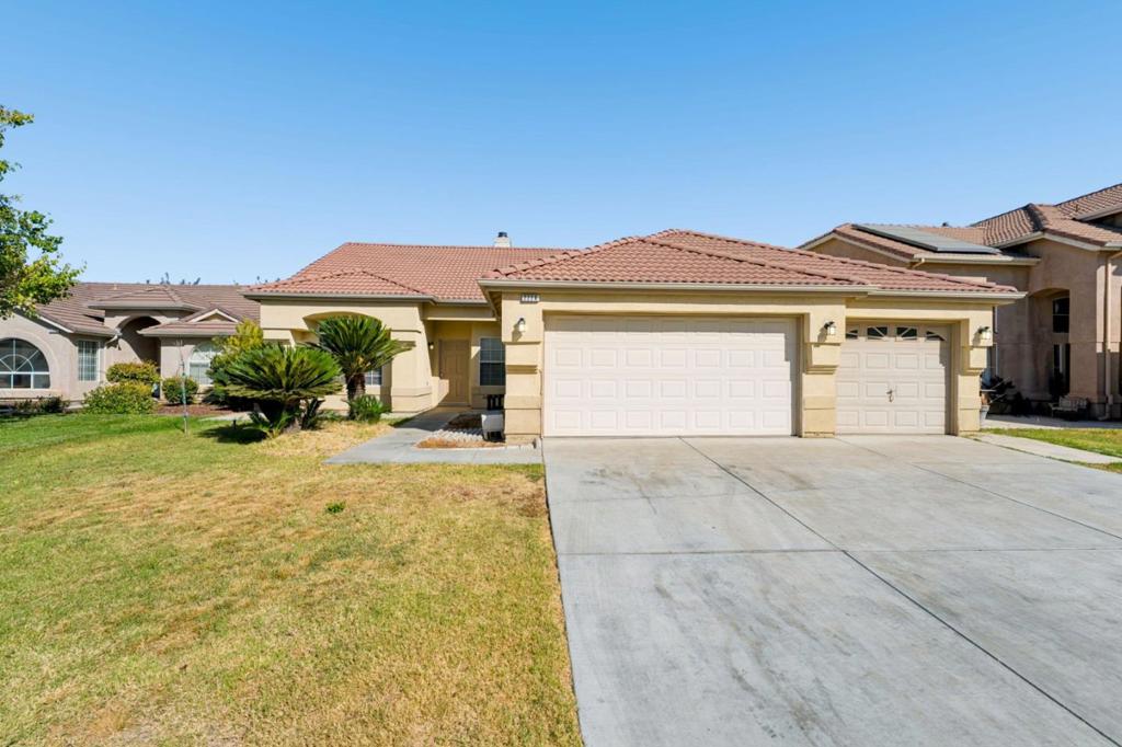 2228 Park Arcadia Ct, Los Banos, CA 93635