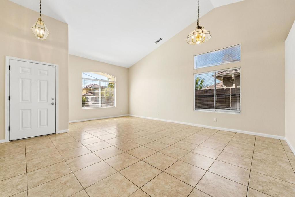 2228 Park Arcadia Ct, Los Banos, CA 93635