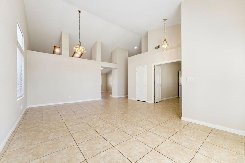 2228 Park Arcadia Ct, Los Banos, CA 93635