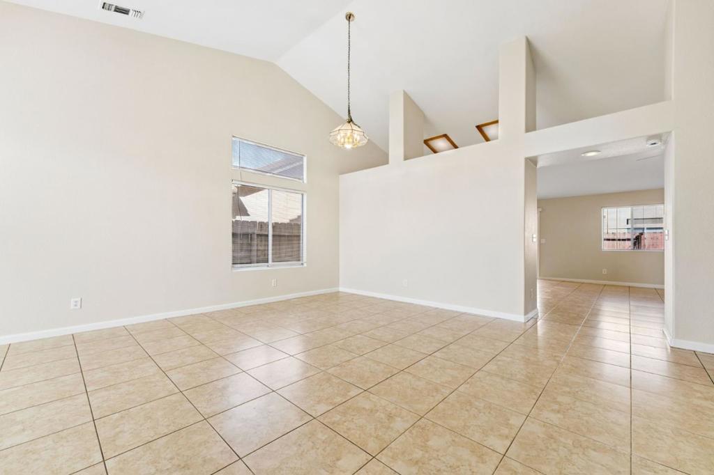 2228 Park Arcadia Ct, Los Banos, CA 93635