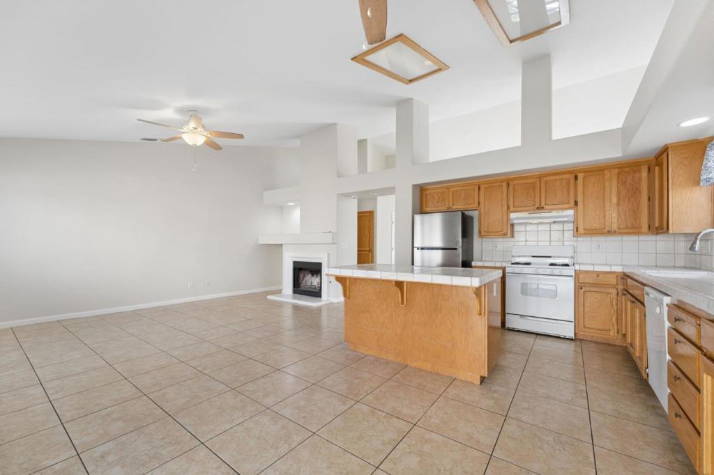 2228 Park Arcadia Ct, Los Banos, CA 93635