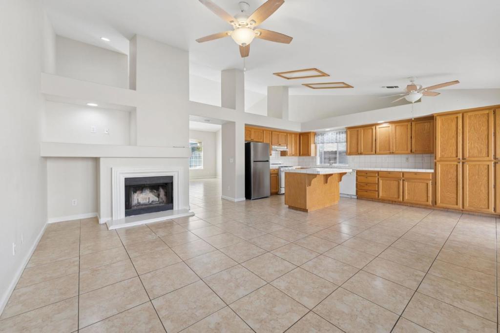 2228 Park Arcadia Ct, Los Banos, CA 93635