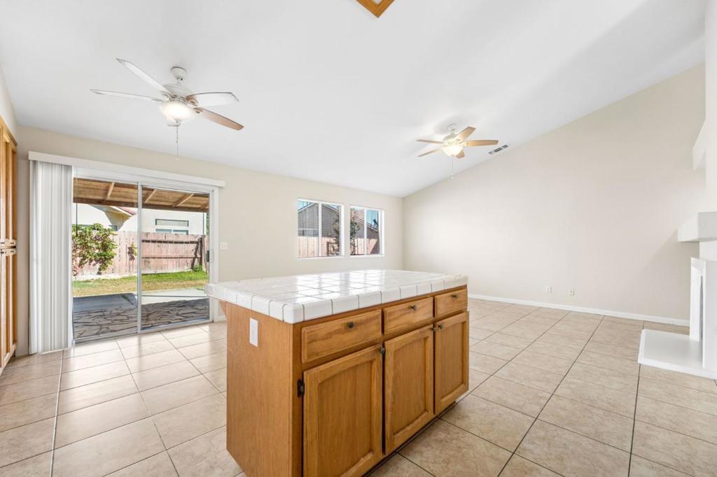 2228 Park Arcadia Ct, Los Banos, CA 93635