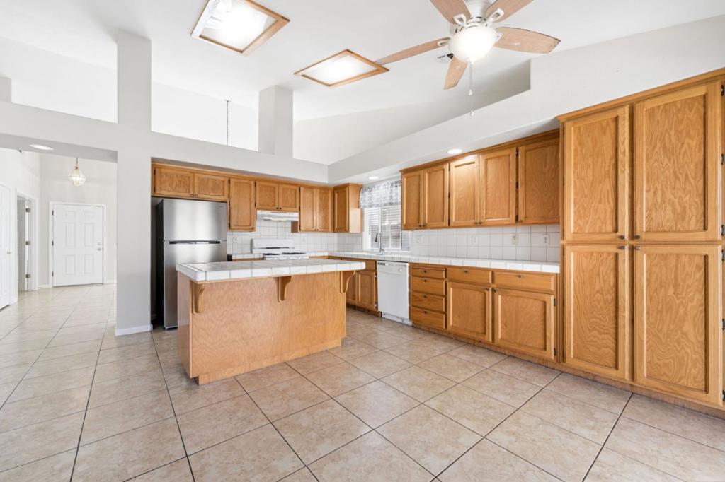 2228 Park Arcadia Ct, Los Banos, CA 93635