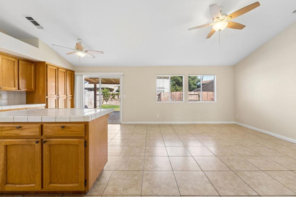 2228 Park Arcadia Ct, Los Banos, CA 93635