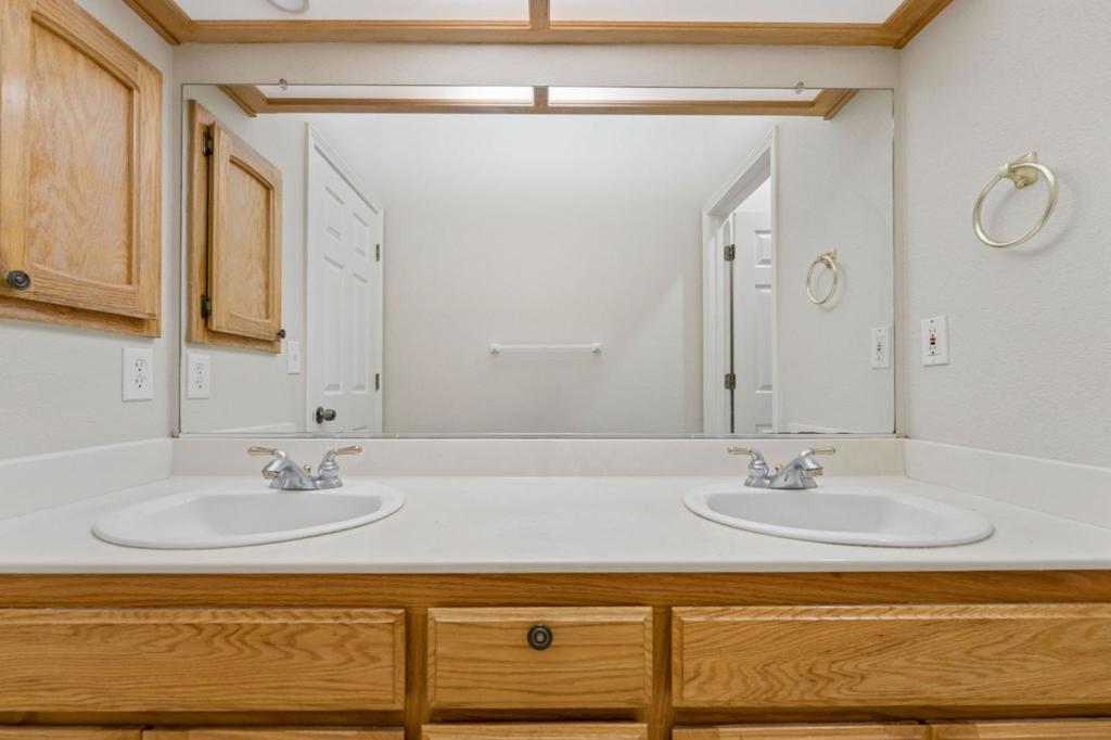 2228 Park Arcadia Ct, Los Banos, CA 93635