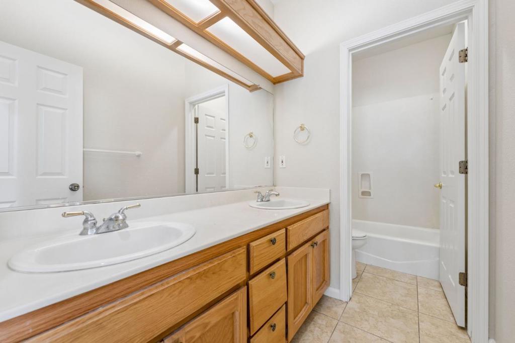 2228 Park Arcadia Ct, Los Banos, CA 93635