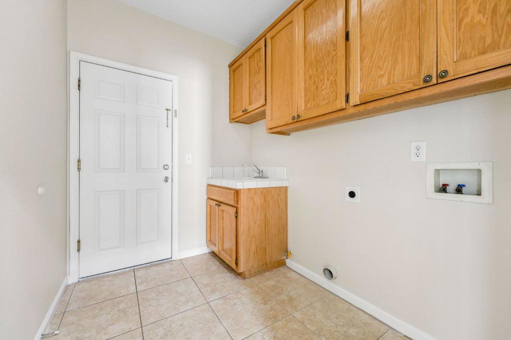 2228 Park Arcadia Ct, Los Banos, CA 93635