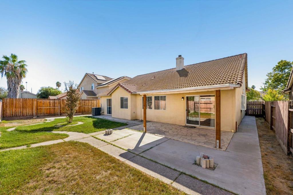 2228 Park Arcadia Ct, Los Banos, CA 93635