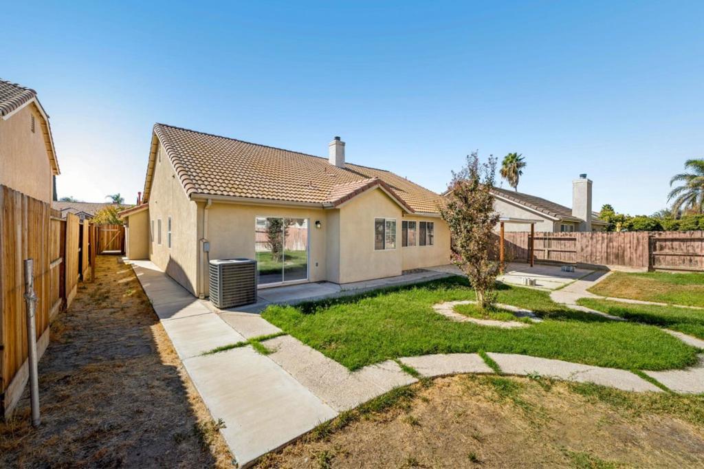 2228 Park Arcadia Ct, Los Banos, CA 93635