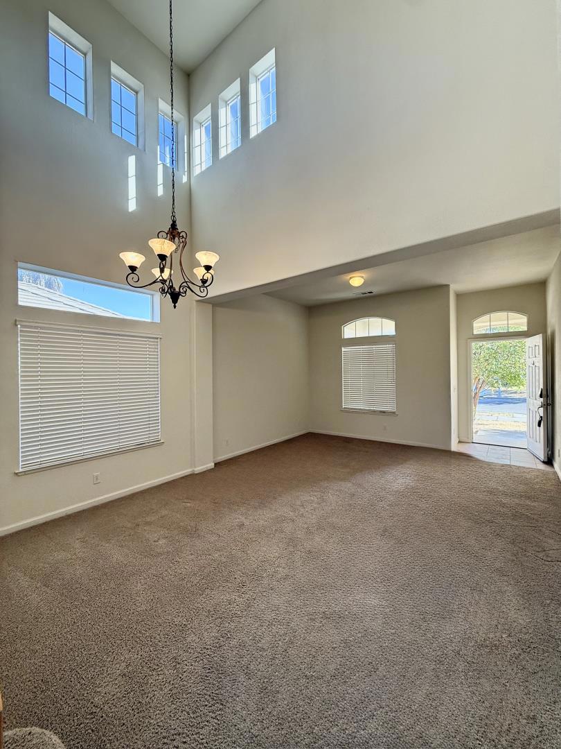 1359 Jenner Dr, Merced, CA 95348