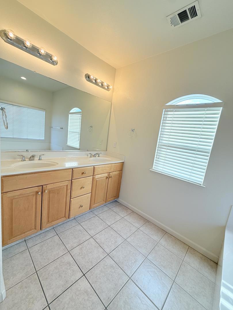 1359 Jenner Dr, Merced, CA 95348