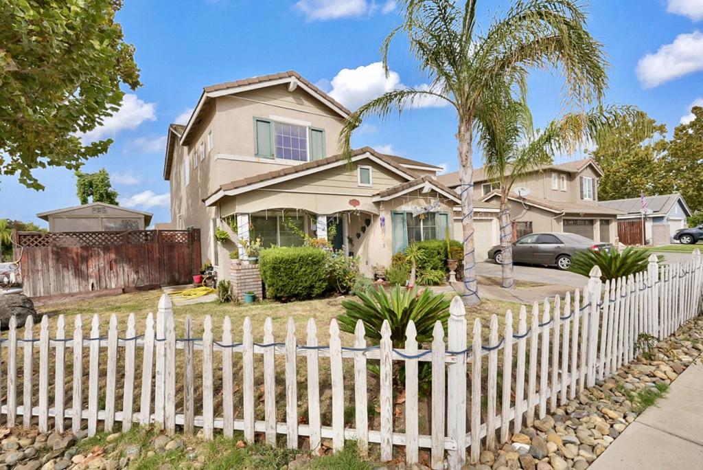 825 Rolling Oak Ct, Modesto, CA 95351