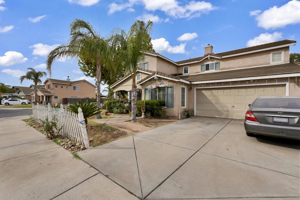 825 Rolling Oak Ct, Modesto, CA 95351