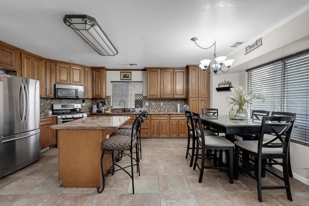 825 Rolling Oak Ct, Modesto, CA 95351