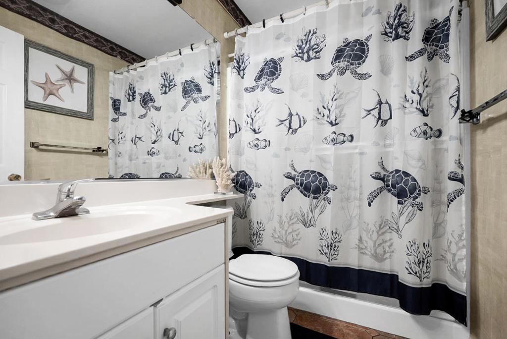 825 Rolling Oak Ct, Modesto, CA 95351