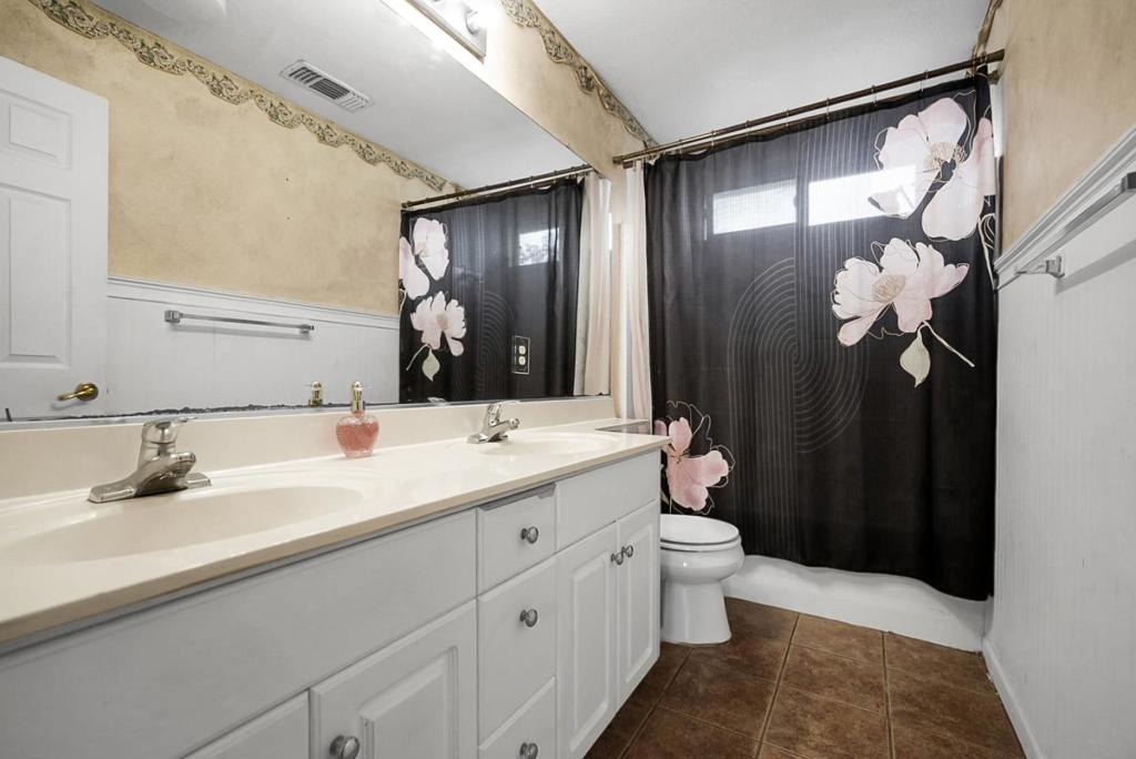 825 Rolling Oak Ct, Modesto, CA 95351