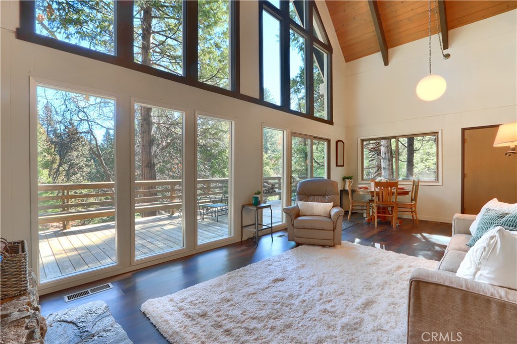 7649 Forest Dr, Fish Camp, CA 93623