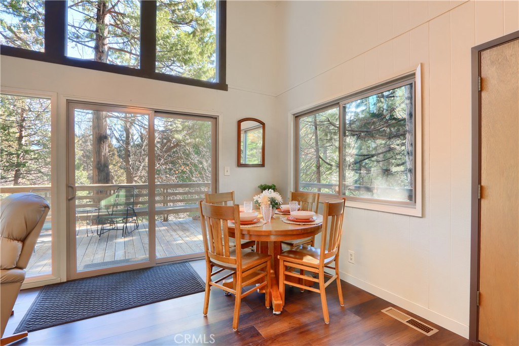 7649 Forest Dr, Fish Camp, CA 93623