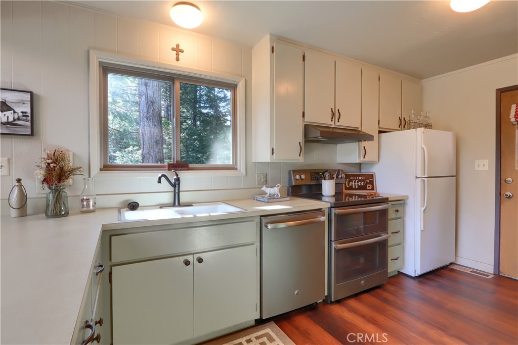 7649 Forest Dr, Fish Camp, CA 93623