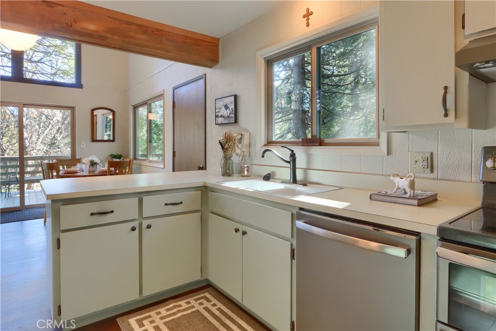 7649 Forest Dr, Fish Camp, CA 93623