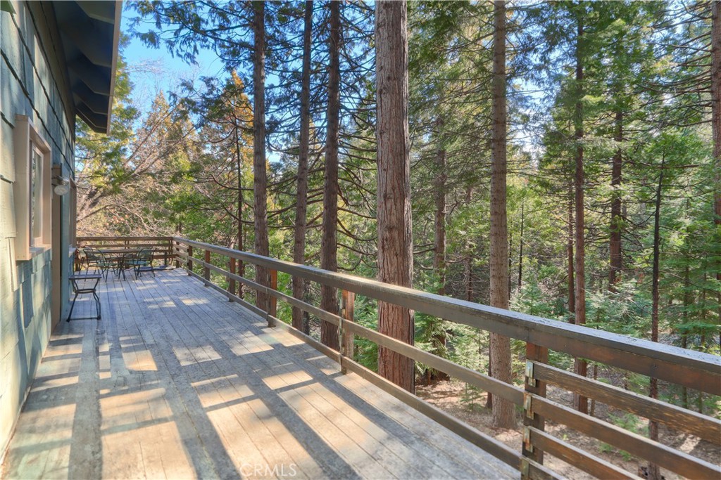 7649 Forest Dr, Fish Camp, CA 93623