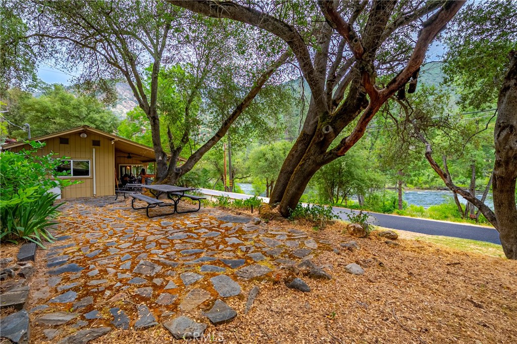 9977 Incline Rd, El Portal, CA 95318