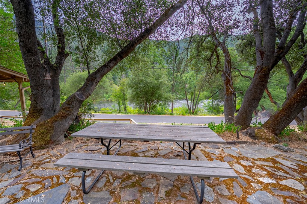 9977 Incline Rd, El Portal, CA 95318