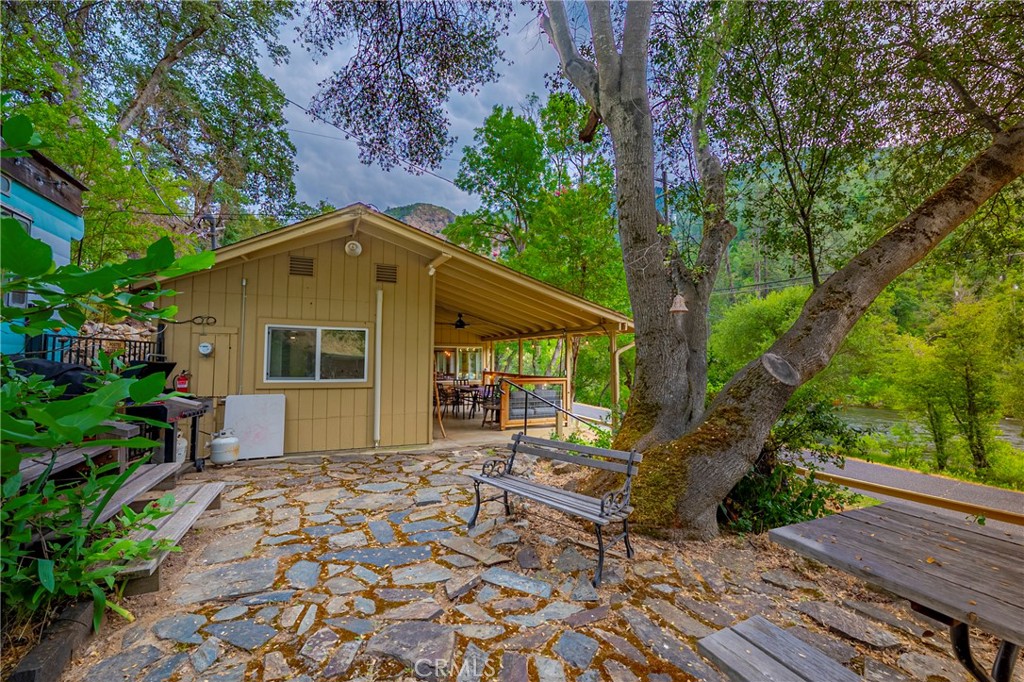 9977 Incline Rd, El Portal, CA 95318